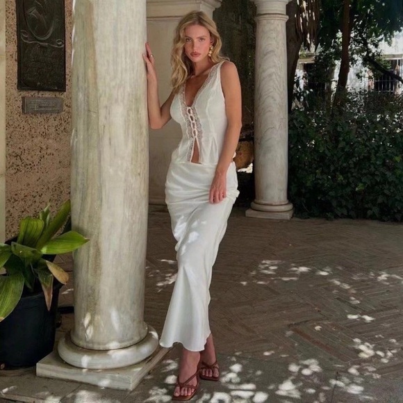 Reformation Cristina Top In Gossamer, brand new without tags, never worn. - Picture 9 of 16